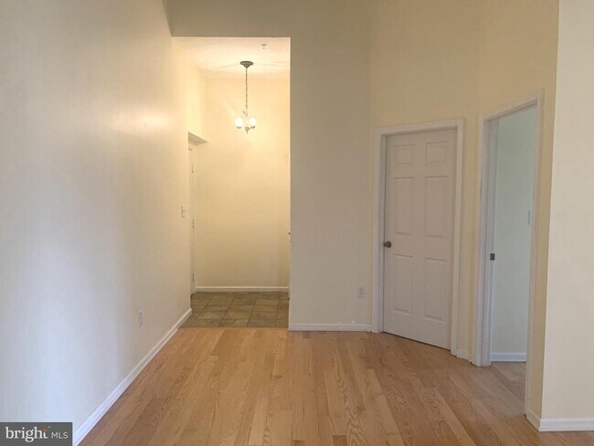 689 WINDING STREAM Way-Unit -303 in Odenton, MD - Foto de edificio - Building Photo