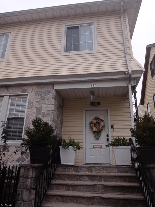 188 Huntington Terrace in Newark, NJ - Building Photo