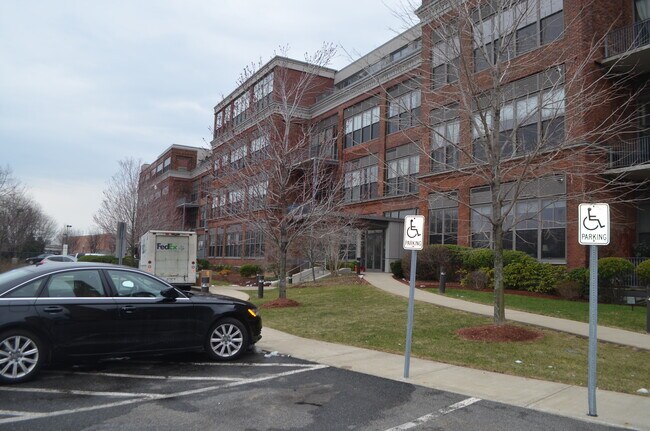 156 Porter St, Unit 155 in Boston, MA - Building Photo - Building Photo