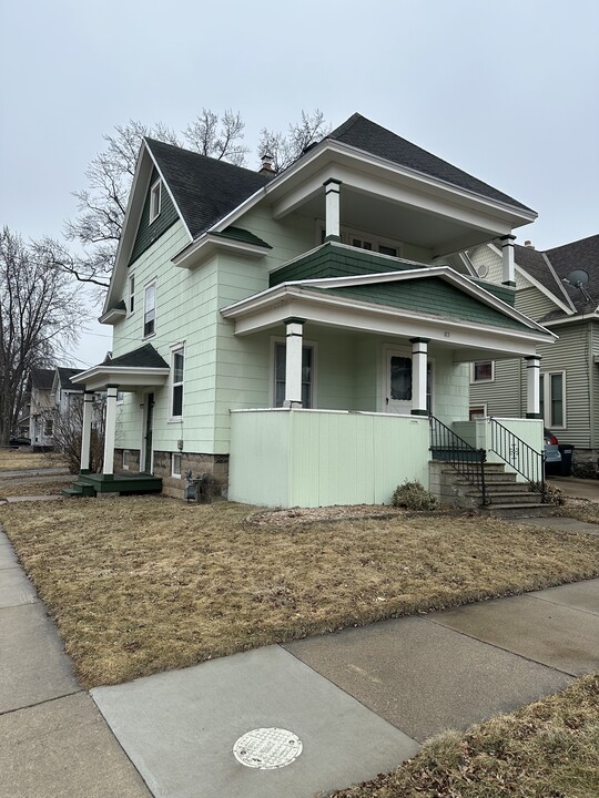 23 E Melvin Ave in Oshkosh, WI - Foto de edificio