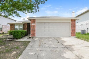 6051 Guilia Dr in Grand Prairie, TX - Building Photo