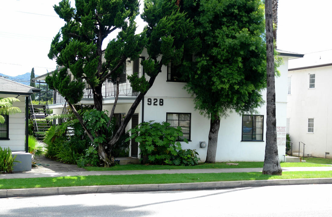 928 W Glenoaks Blvd in Glendale, CA - Foto de edificio