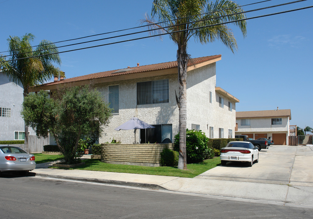 5101 Dunbar Ave in Huntington Beach, CA - Building Photo