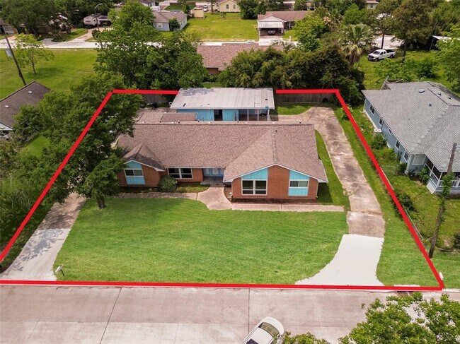 3016 Carlisle St in La Porte, TX - Building Photo - Building Photo