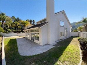 3303 Deaver Dr in Corona, CA - Foto de edificio - Building Photo
