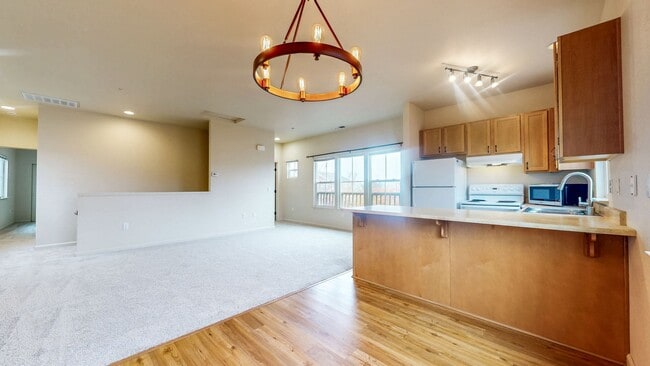 property at 2421 N Village Dr