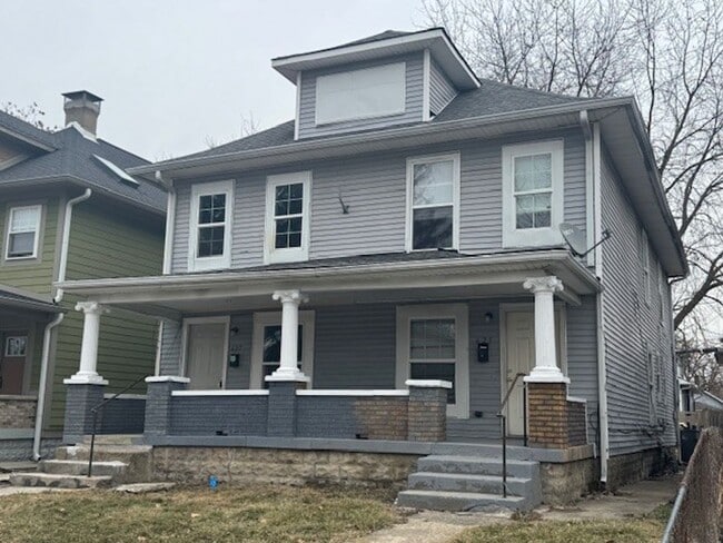 Completely Renovated 3BR/1BA Townhome located close to downtown Indy.