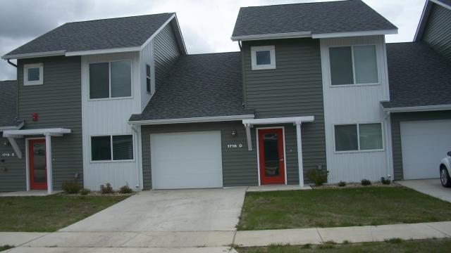 Minot Place Rowhomes in Minot, ND - Building Photo - Building Photo