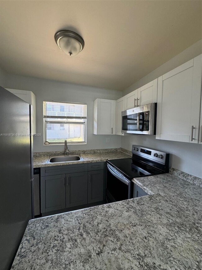 430 SE 2nd Ave in Deerfield Beach, FL - Building Photo - Building Photo