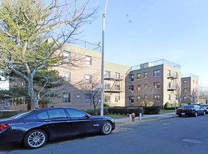 2012 24th St in Long Island City, NY - Building Photo - Building Photo