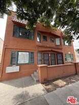 1111 Orizaba Ave in Long Beach, CA - Building Photo