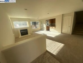 7187 Briza Loop in San Ramon, CA - Building Photo - Building Photo