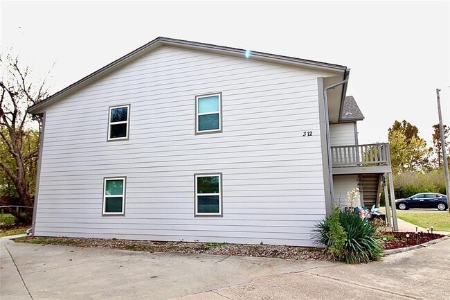 property at 312 Falcon Ct