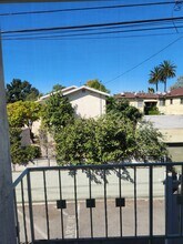 2113 S Orange Dr in Los Angeles, CA - Foto de edificio - Building Photo