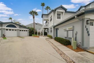 1339 Siesta Bayside Dr in Sarasota, FL - Foto de edificio - Building Photo