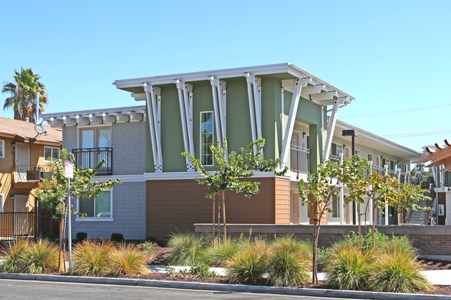 240-250 N Calaveras St in Fresno, CA - Building Photo - Building Photo