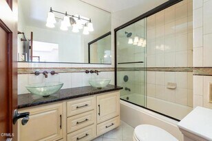 4926 Viro Rd in La Cañada Flintridge, CA - Building Photo