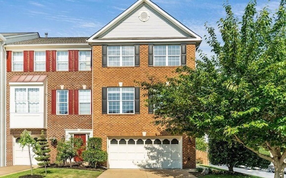 3751 Tonbridge Pl in Woodbridge, VA - Building Photo