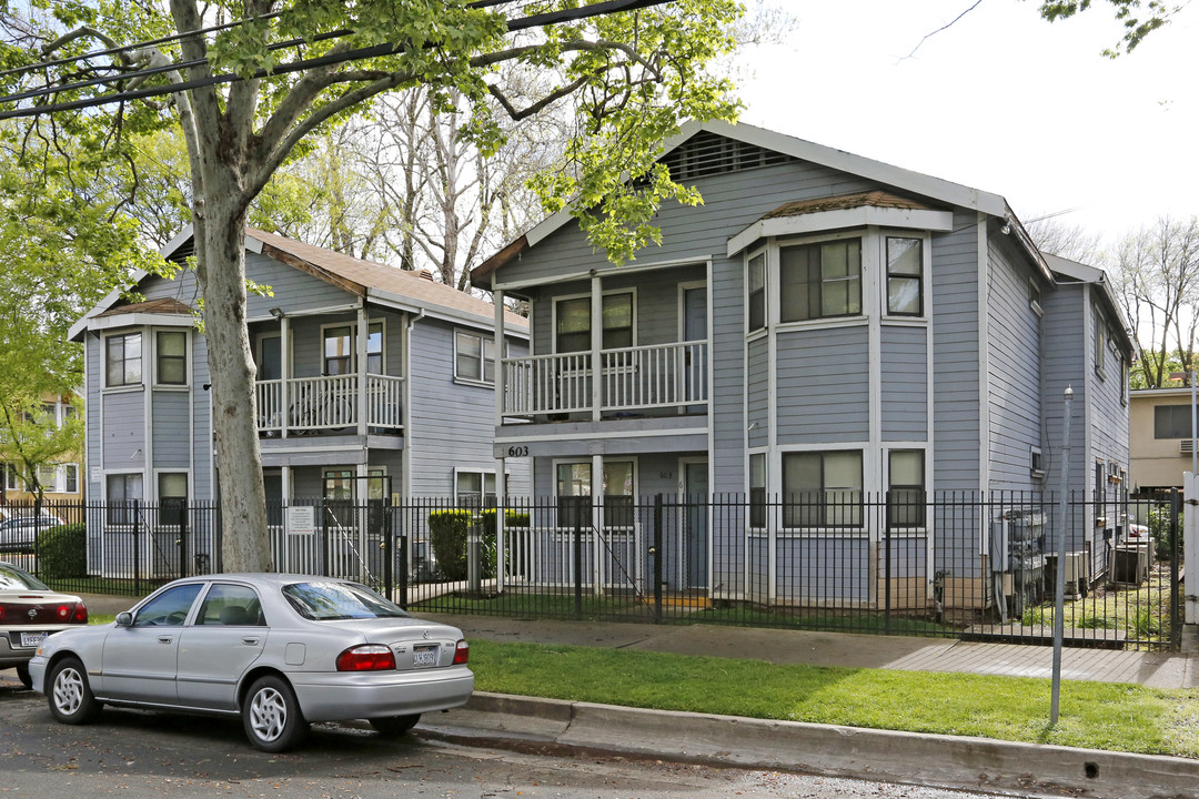 1800-1802 F St in Sacramento, CA - Foto de edificio