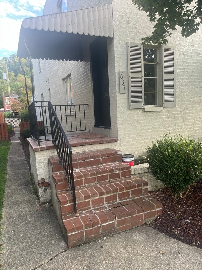 635 13th Ave, Unit 635 13th Ave in Huntington, WV - Building Photo - Building Photo