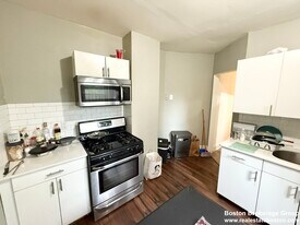 5 Weld Ave, Unit #1 in Boston, MA - Building Photo