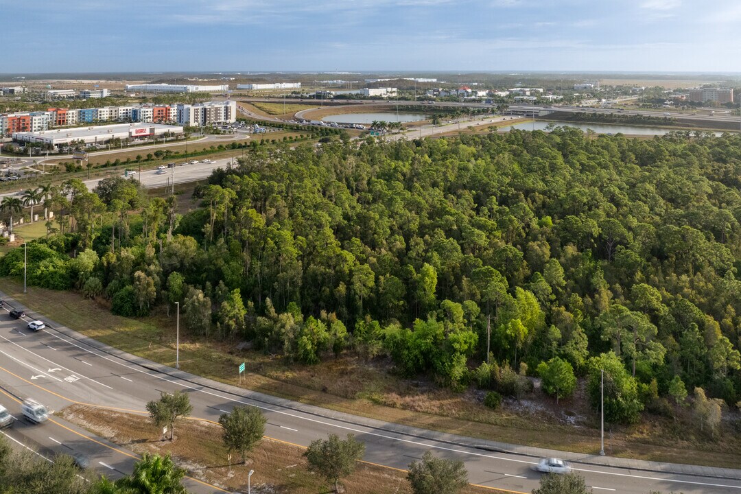 Avery Alico in Ft. Myers, FL - Foto de edificio