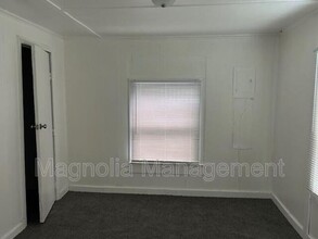 208 1st St in Oxford, NC - Foto de edificio - Building Photo