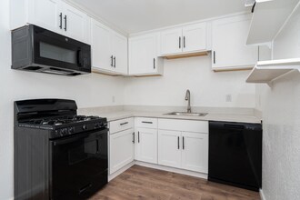 526 Greystone Ln in Hemet, CA - Foto de edificio - Building Photo