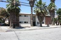 1098 Acacia Ave in San Bernardino, CA - Foto de edificio - Building Photo