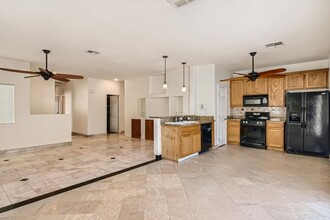 41 Hoke Edward Ct in North Las Vegas, NV - Foto de edificio - Building Photo
