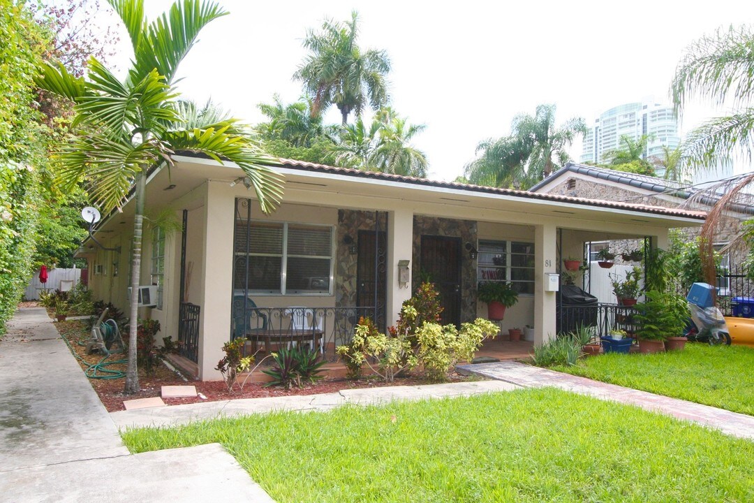 81 SW 19th Rd in Miami, FL - Building Photo