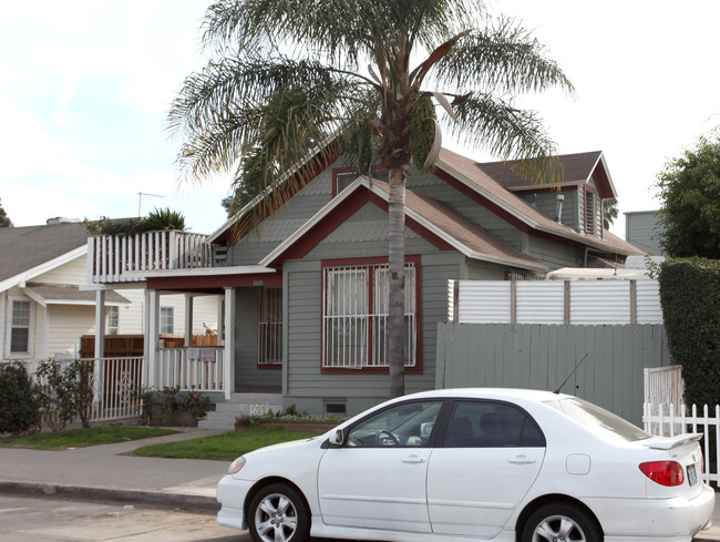 1820 E 7th St in Long Beach, CA - Foto de edificio - Building Photo