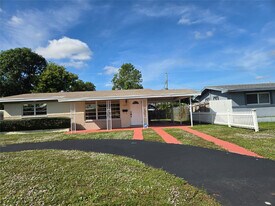 2606 Alcazar Dr in Miramar, FL - Building Photo