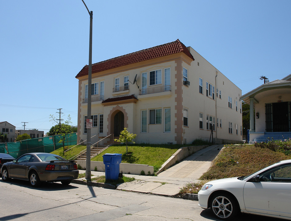 411 N Serrano Ave in Los Angeles, CA - Building Photo