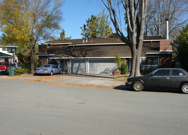 4153-4155 Byron St in Palo Alto, CA - Foto de edificio - Building Photo