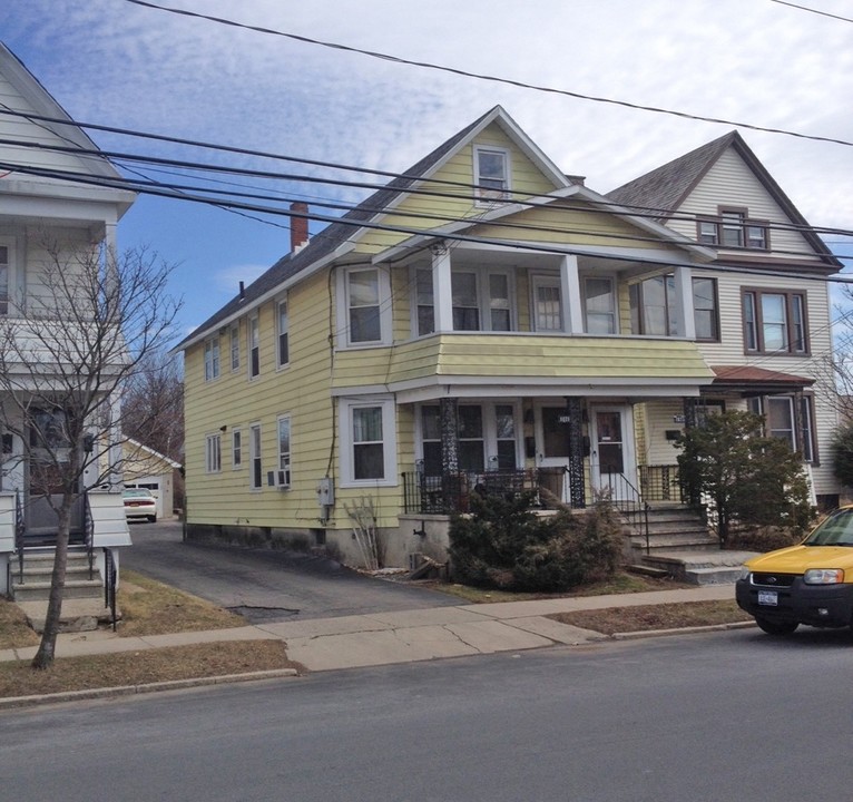 1071 Helderberg Ave in Schenectady, NY - Building Photo