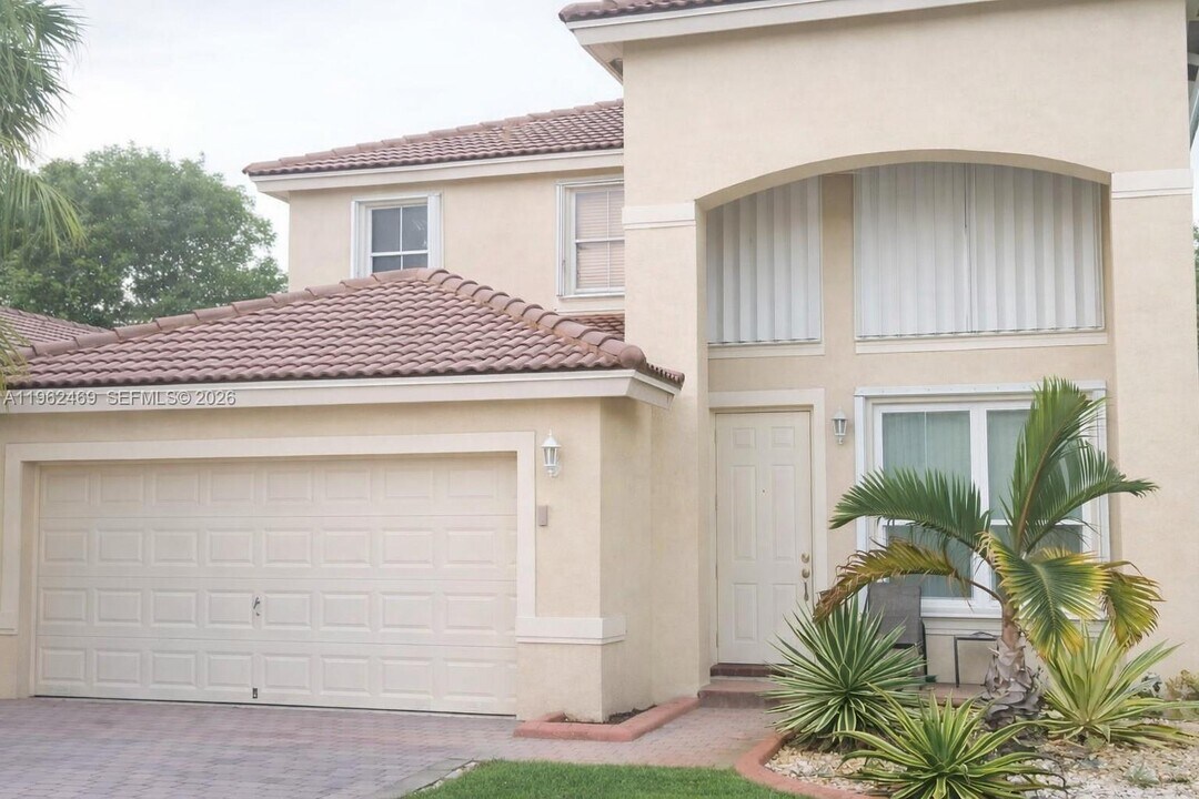 7645 NW 19th Ct in Pembroke Pines, FL - Building Photo