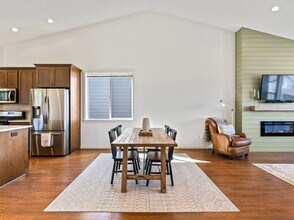 10715 NE 108th Ct in Vancouver, WA - Foto de edificio - Building Photo