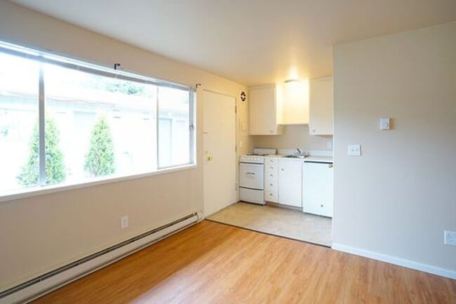 Crown Colony in Seattle, WA - Building Photo - Building Photo