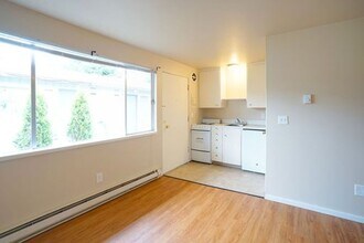 Crown Colony in Seattle, WA - Building Photo - Building Photo