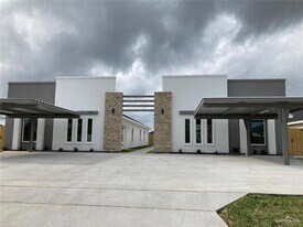 1418 S Iris St, Unit 3 in Pharr, TX - Building Photo