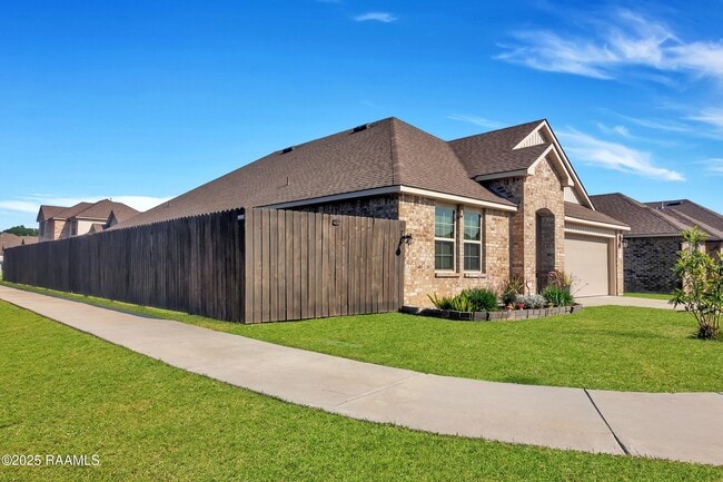 101 Chestnut Oak Dr in Lafayette, LA - Foto de edificio - Building Photo