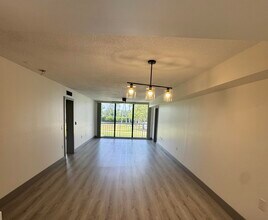 2761 Village Blvd in West Palm Beach, FL - Building Photo - Building Photo