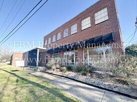 1300 W Main St in Waxahachie, TX - Building Photo