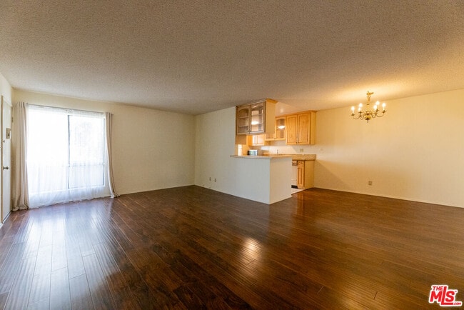 property at 5330 Zelzah Ave