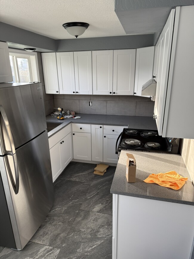 1194 Kennedy St in Woodburn, OR - Building Photo - Building Photo