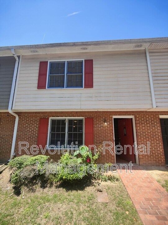 2140 Kings Gate Cir SW in Snellville, GA - Building Photo