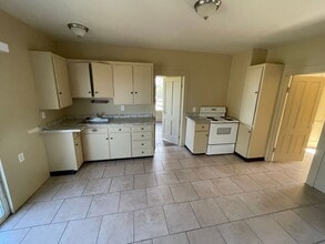 3050 Grand Ave in Astoria, OR - Building Photo - Building Photo