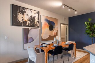 15951 Woodland Hills Dr in Humble, TX - Foto de edificio - Building Photo