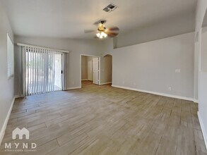 3811 S 74th Dr in Phoenix, AZ - Foto de edificio - Building Photo